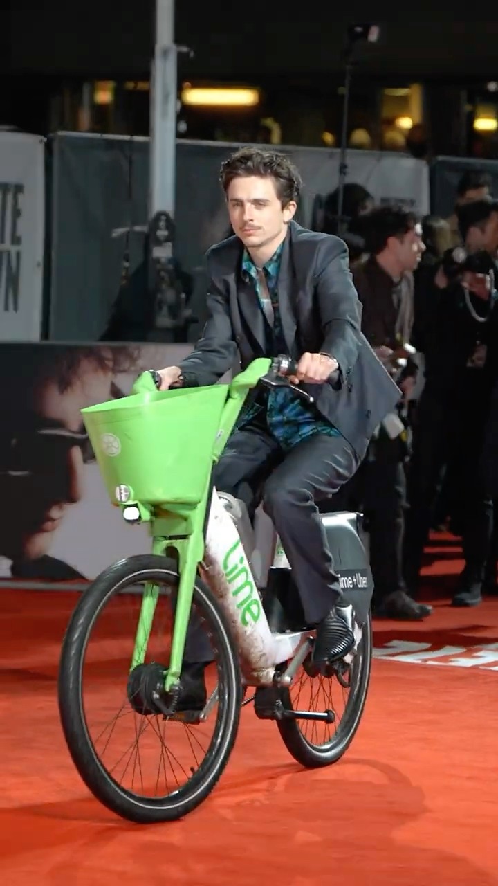 Timothée Chalamet Rolls Up to the Premiere