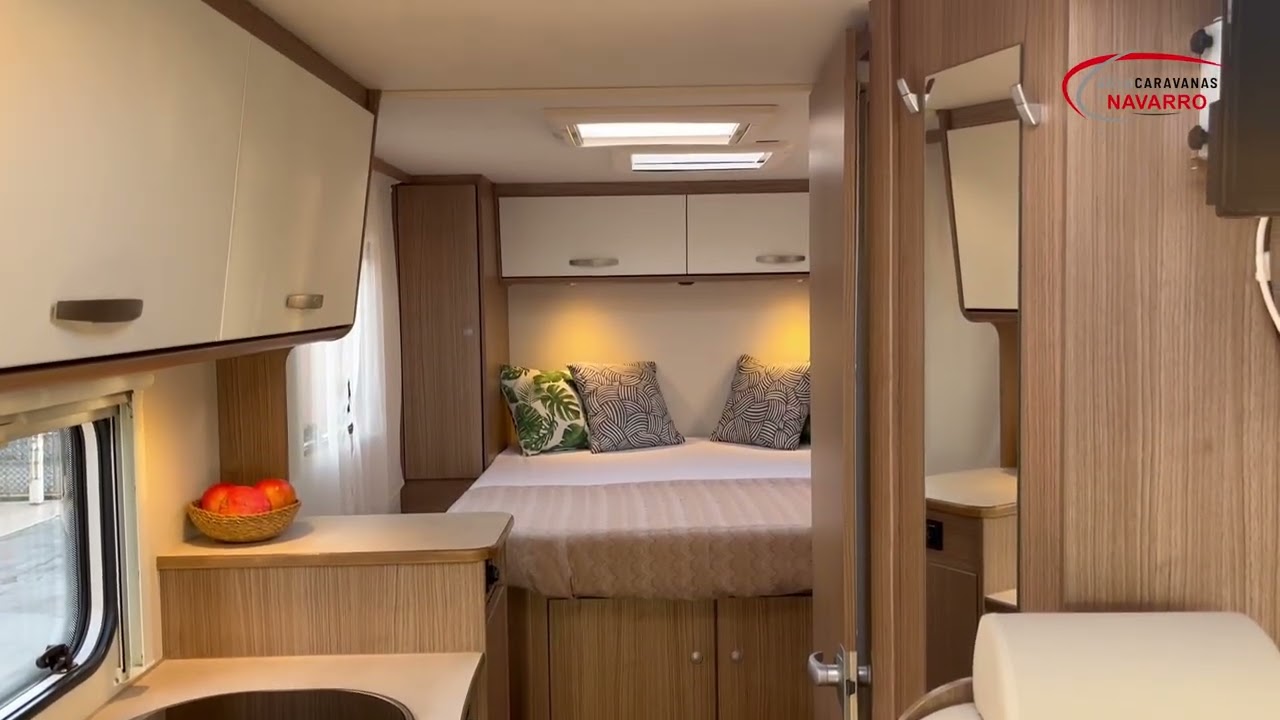 ¡OCASIÓN! Carado V339 (2021) con cama en isla | Ideal para 2 personas - Autocaravanas Navarro