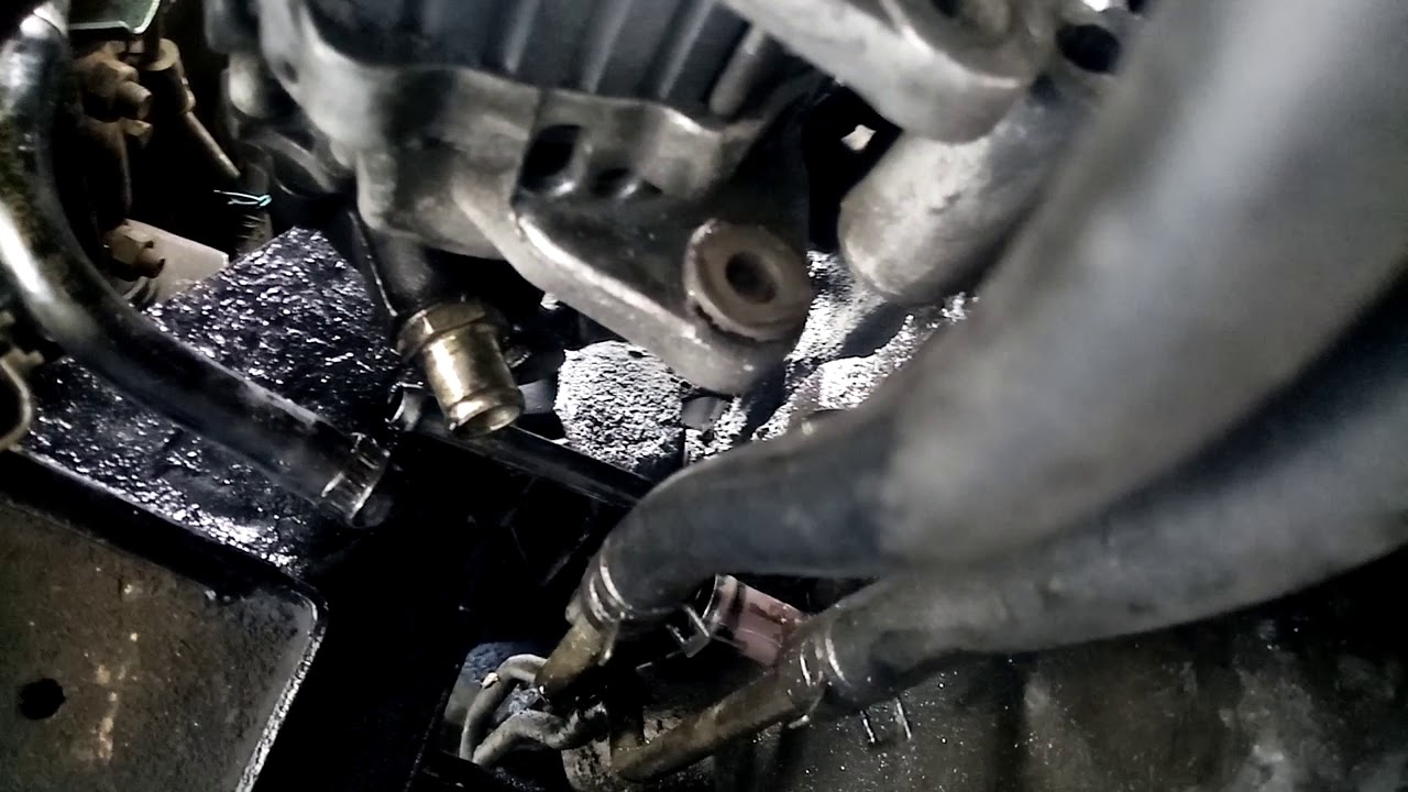 STAREX OIL LEAK ISSUE, FROM ALTERNATOR RETURN HOSE AND WORN OUT BRACKER