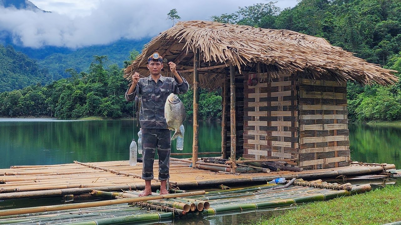2 DAYS CAMPING ON THE RIVER ALONE | Set a trap and catch a big fish ...