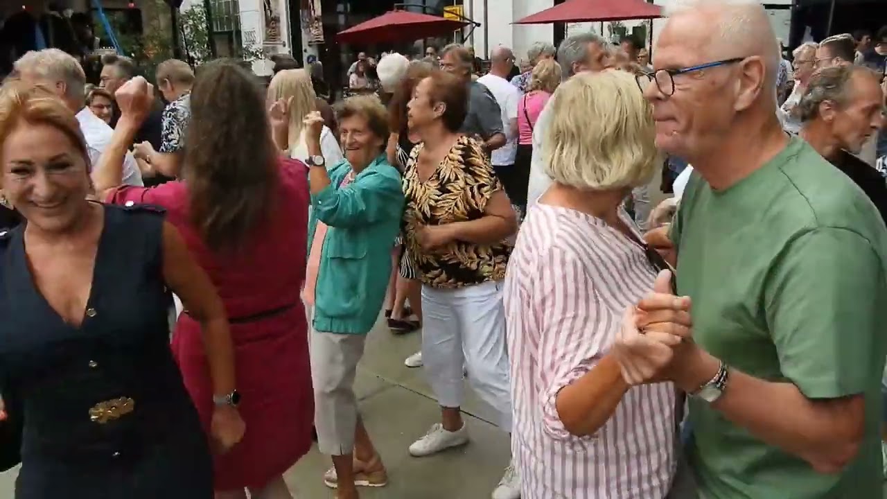 Rock & Roll in Tilburg mit den Explosion Rockets 2