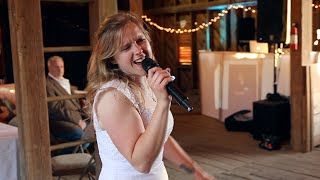 Country Bride Steals the Show Singing “Redneck Woman” at Her Reception! 💍👢