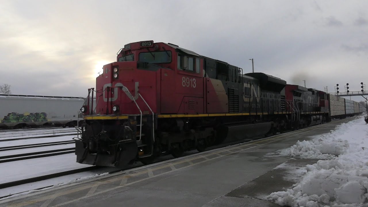 CN Manifest Train CN 8913 CN 2650 & CN 8880 DPU Locomotives Sarnia ...