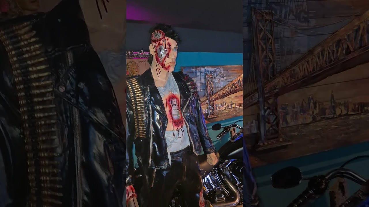 Статуя Терминатора в натуральную величину