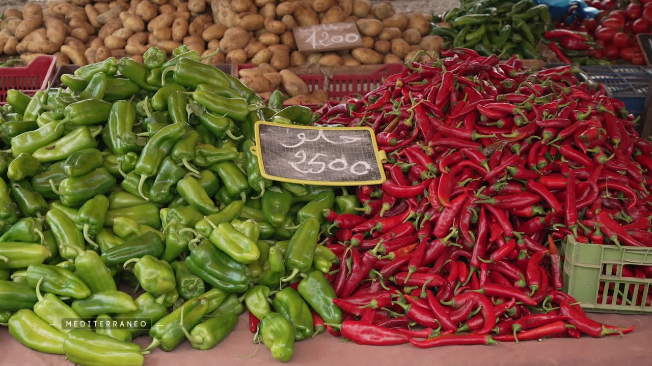 La Harissa est désormais reconnue par l’UNESCO elle est principalement produite au CAP Bon enTunisie