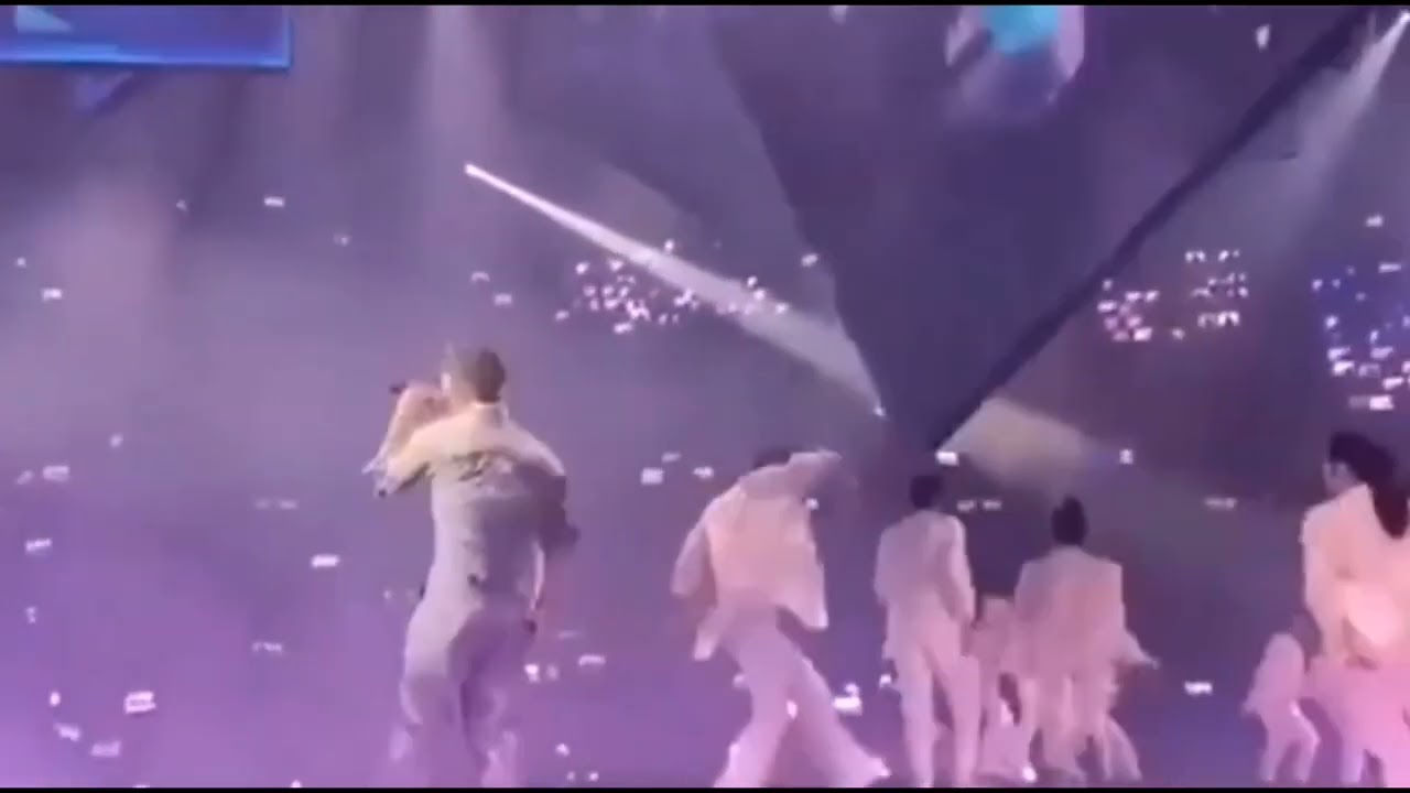 One backup dancer got crashed by falling big LCD monitor ,🥺😢 YouTube