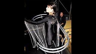 Gülben Ergen Sahneye Uçarak Giriyor