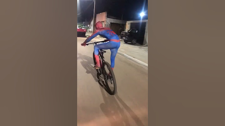 Homem aranha andando de bike kkkkkkk #shots #humor #fy #meme #homemaranha