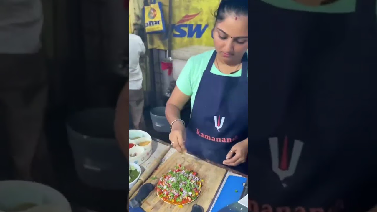 Bangalore Lady Selling ' Rice Bath ' Dosa for just Rs 30 ( 0.40 $ ) |People are crazy to eat 