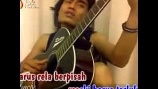 Charly ST 12   Hati Yang Terluka Live   Lyrics   YouTube