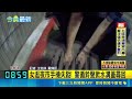臨江夜市美籍女手機掉水溝！警方循鈴聲聽音辨位掀蓋順利尋回｜三立新聞LIVE