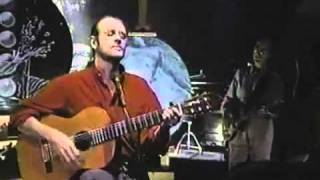 Video thumbnail of "Luis Eduardo Aute - mojandolo todo en vivo"