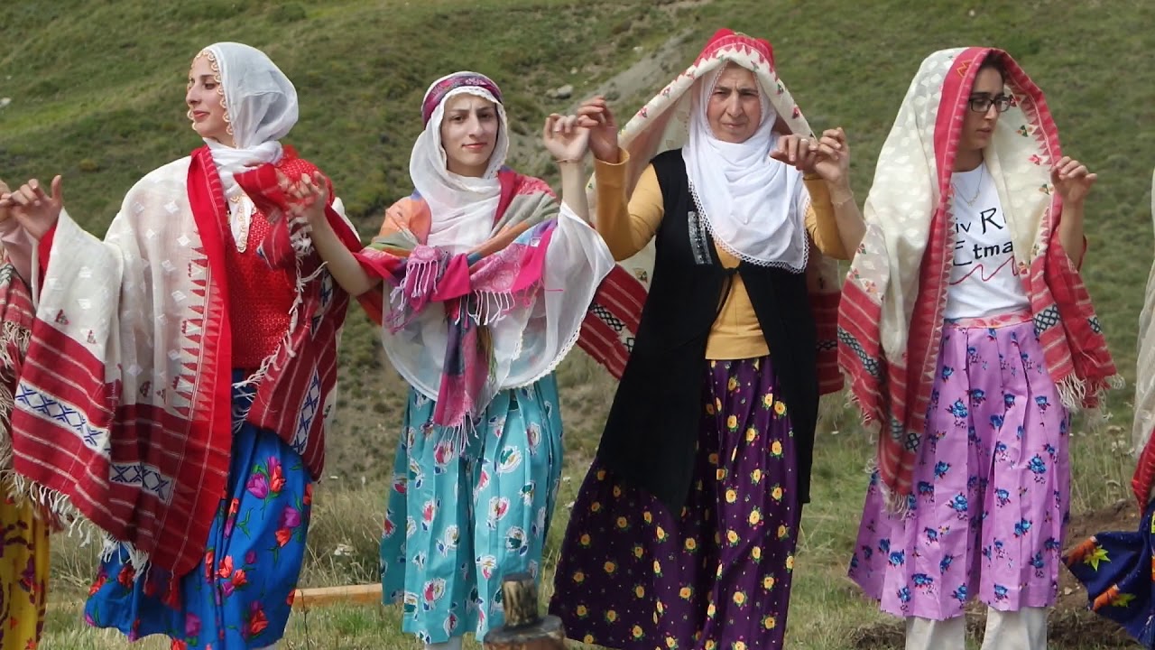 Artvin yusufeli kirazalan köyü yöresel oyun:mikail ceylan