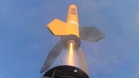 Model Rocket CLOSE UP LAUNCH Under Pad EXPLOSION!