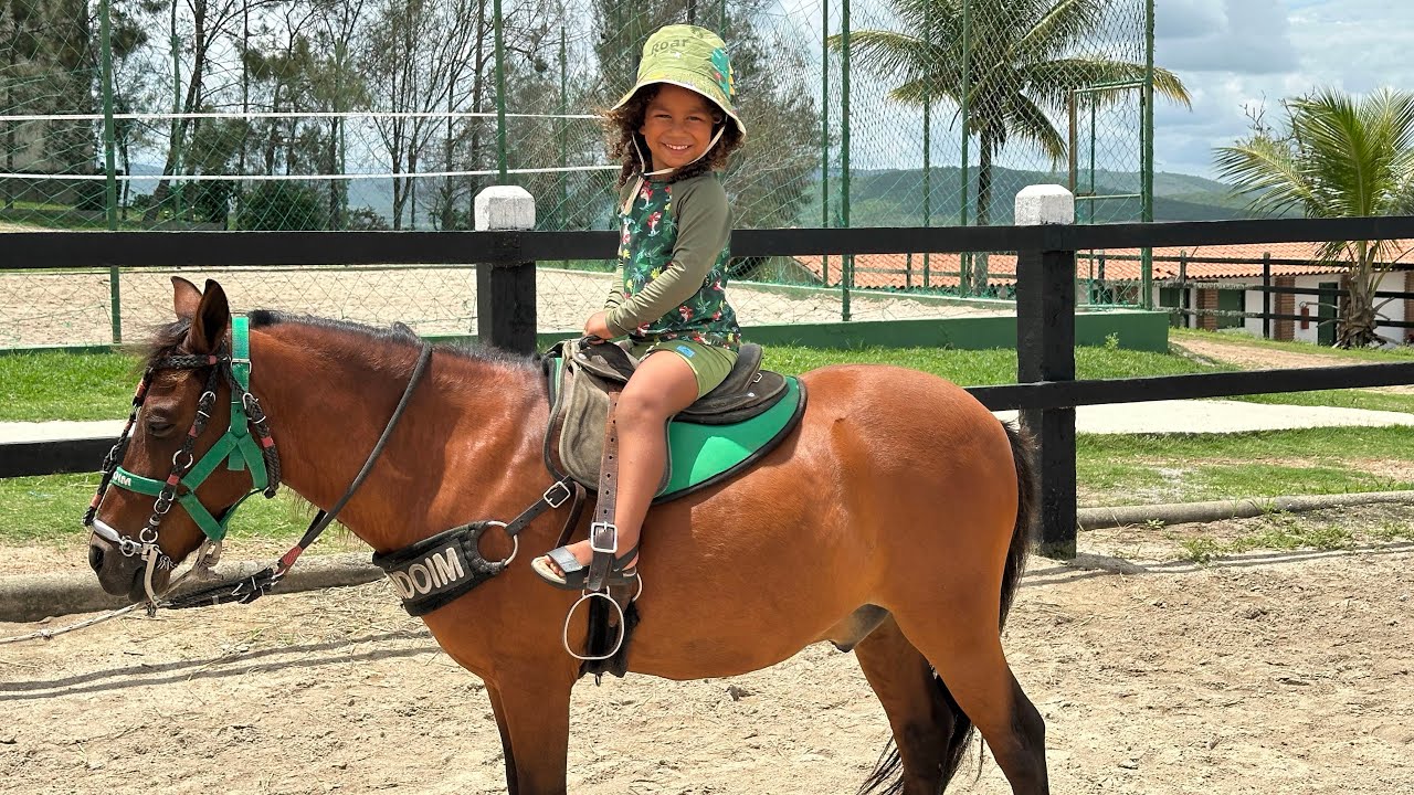 PASSEIO DE PÔNEI E MUITA DIVERSÃO NA FAZENDA!!! Vlog - Samy bele.