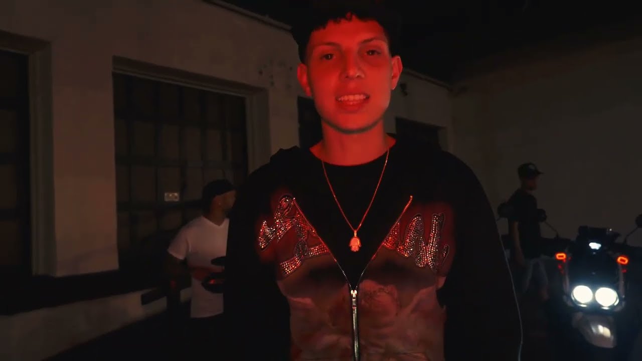 Obejrzyj Mitchell - Corono (Video Oficial) w YouTube Obejrzyj Mitchell - Corono (Video Oficial) w YouTube