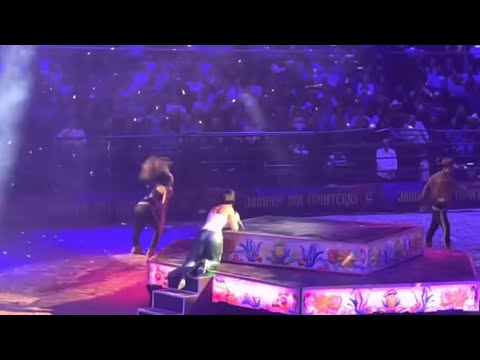 SE CAE ANGELA AGUILAR (COMO LA FLOR) JARIPEO SIN FRONTERAS 11 Nov 2022 en LA ARENA MTY