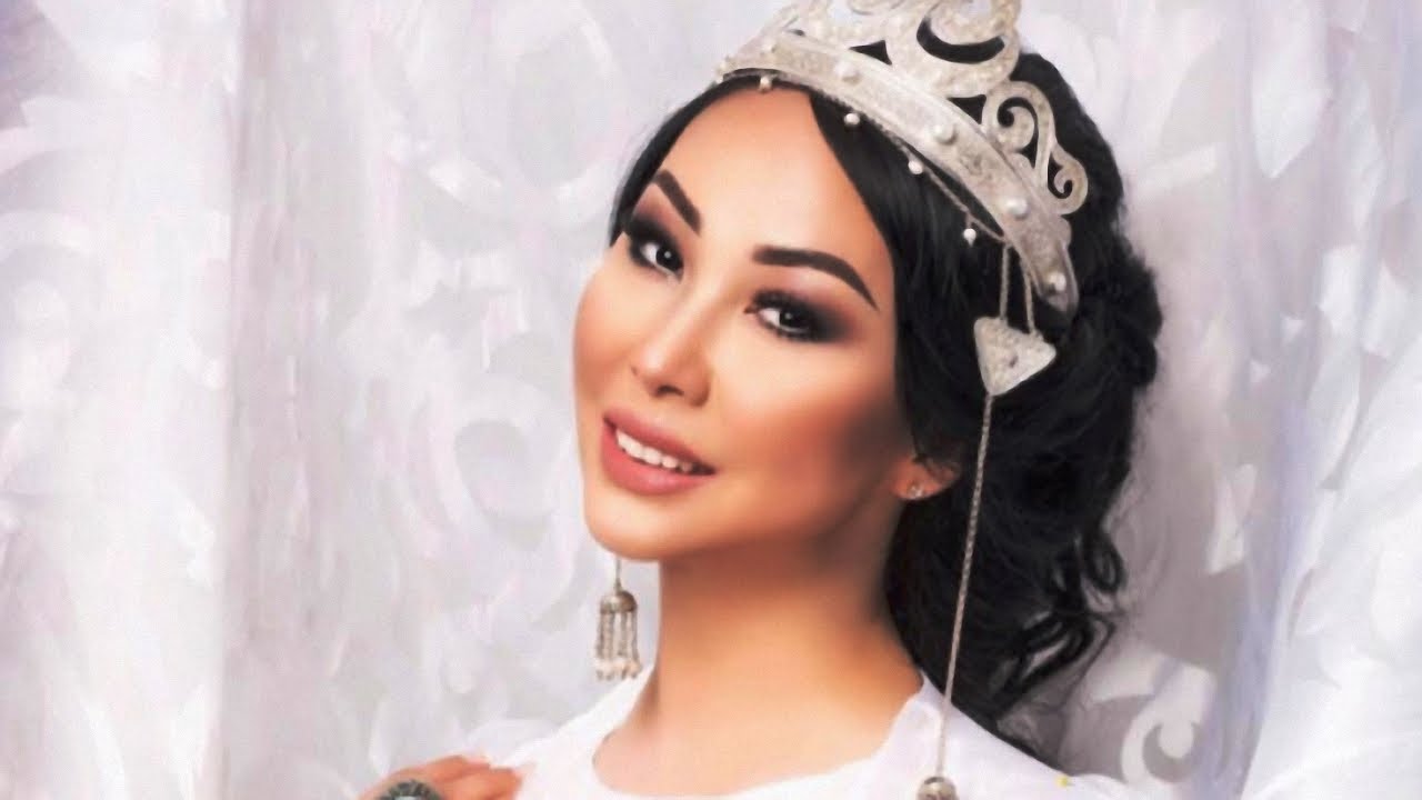 Смотреть орыс әйел үстемдігі порно онлайн, анилингус Жалаңаш қыз орманда суретке түседі