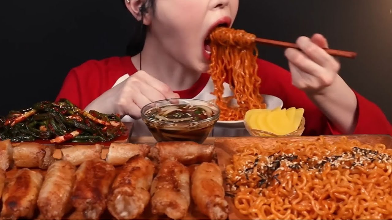 ASMR MUKBANG Spicy Noodles & Fried Intestines