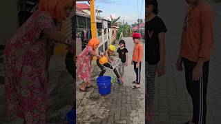 Uncle is afraid to take a bath‼️