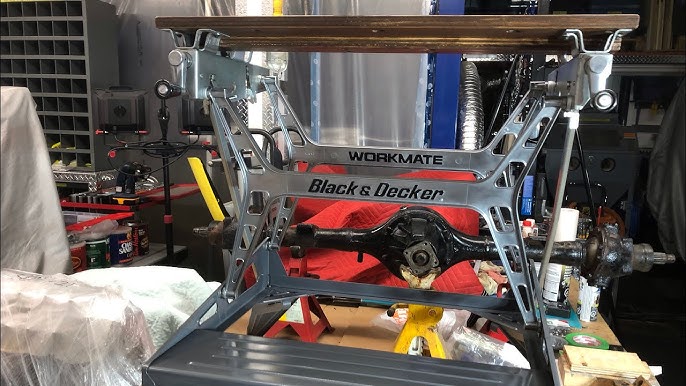 Hand tool reviews - Black Decker 536 workmate on Vimeo