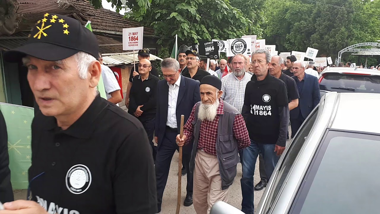 21 mayis 1864 cerkes sürgününün 155 yılı kocaeli ketenciler köyünde yapılan anma yuruyusu