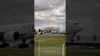 The most iconic widebody: Emirates B777, wheels down at PRG ✈️🇦🇪 #aviation #boeing