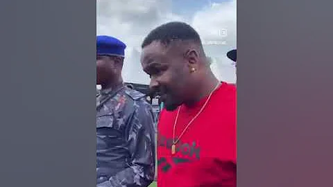 Nigerians jubilate as Zubby Micheal attends Pope junior’s burial with father Mbaka 😳😳 #zubbymichael