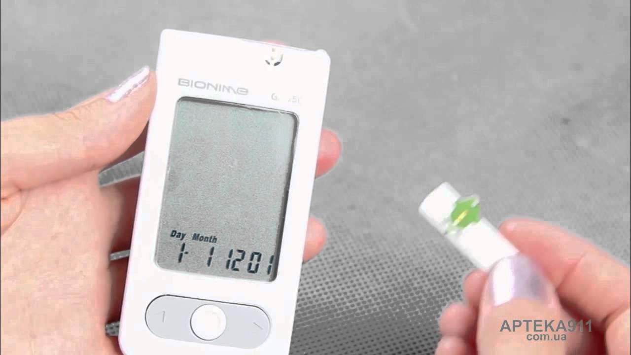 Как пользоваться глюкометром one видео. Как пользоваться глюкометром one touch select simple. Поменять батарейку в глюкометре. Как пользоваться глюкометром onetouch. Как пользоваться глюкометром one видео.