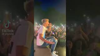 🥹 YNY Sebi cânta Defectul Meu la concert 🥹. #fyp #music #live