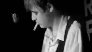 Video thumbnail of "Pete Doherty - Through The Looking Glass - solo live @ Rhythm Factory 16/12/07"