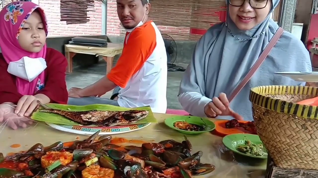 Makan Bancakan Seafood Pinggir Pantai Anyer Banten, Street Food Saung Seafood Anyer 🍤🦐🦀🐟🦑
