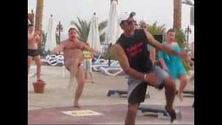 Фитнес в Египте(Веселый мужчина занимается фитнесом) Название музыки в видео: Matte Botteghi - For the world (Stefano Pain﻿ &Marcel Booty remix) Lookback..., 2013-03-11T12:06:07.000Z)