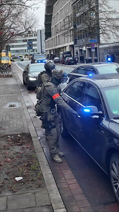 [SEK im Einsatz] Angeklagter wird nach Prozesstag in JVA verlegt #einsatz #sek #polizei #osnabrück
