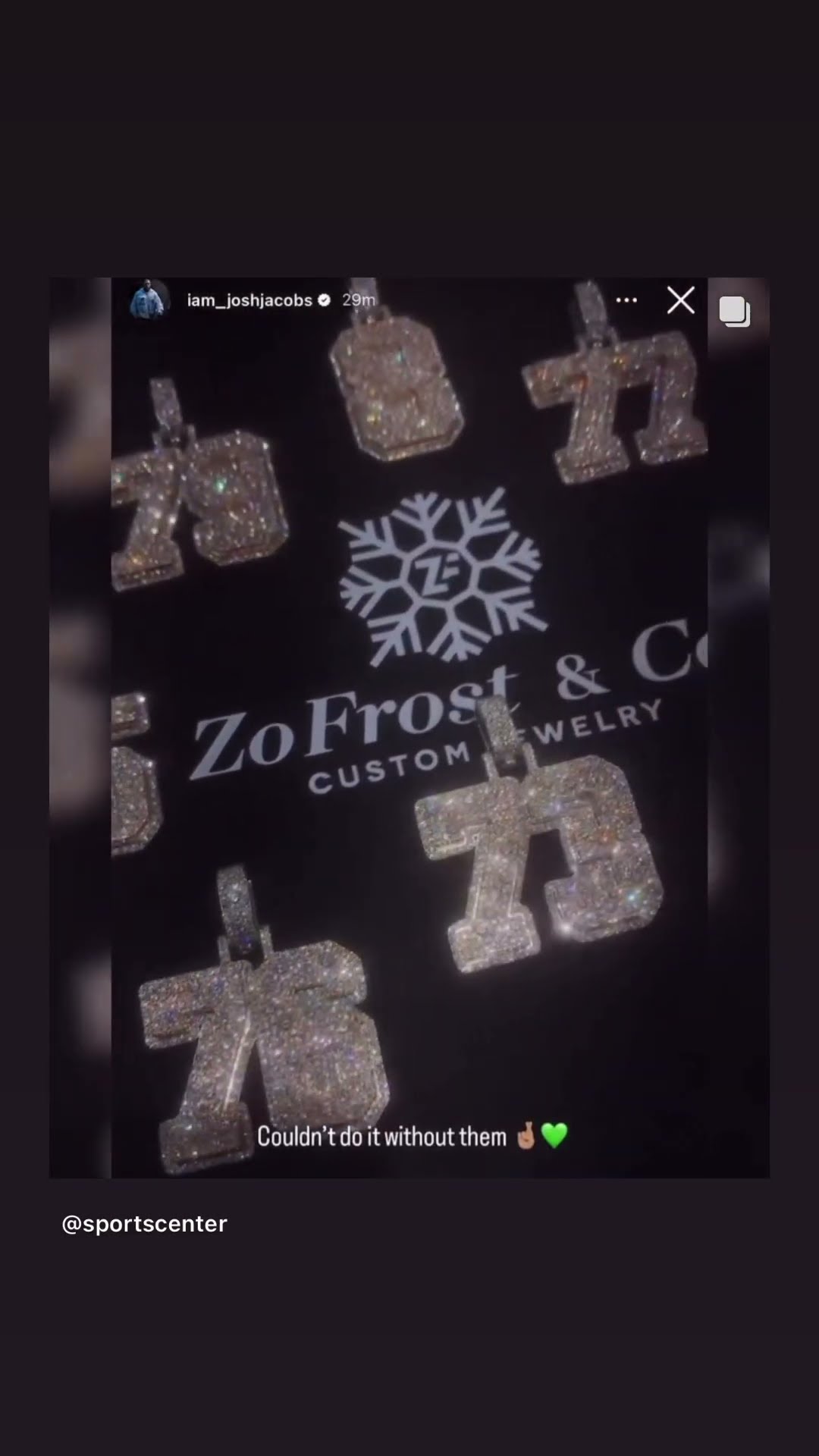 He got his O Line chains ⛓️ #hoodnews #joshjacobs #greenbaypackers #chains #packers #omg #wow #how