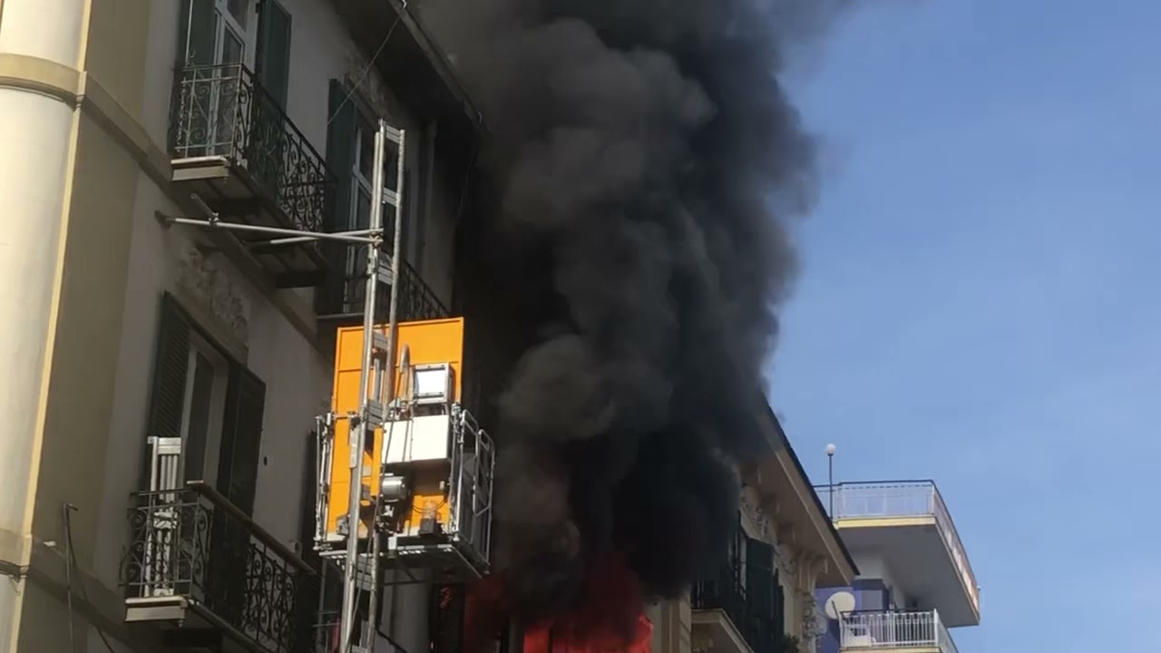 Napoli: l’incendio che ha interessato un appartamento in via Merliani al Vomero