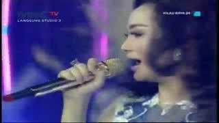 Download lagu Iyeth Bustami - Zaskia Gotik - Ayu Ting Ting ' Goyang Dumang ' - Kilau Raya MNCTV 24 (20/10)