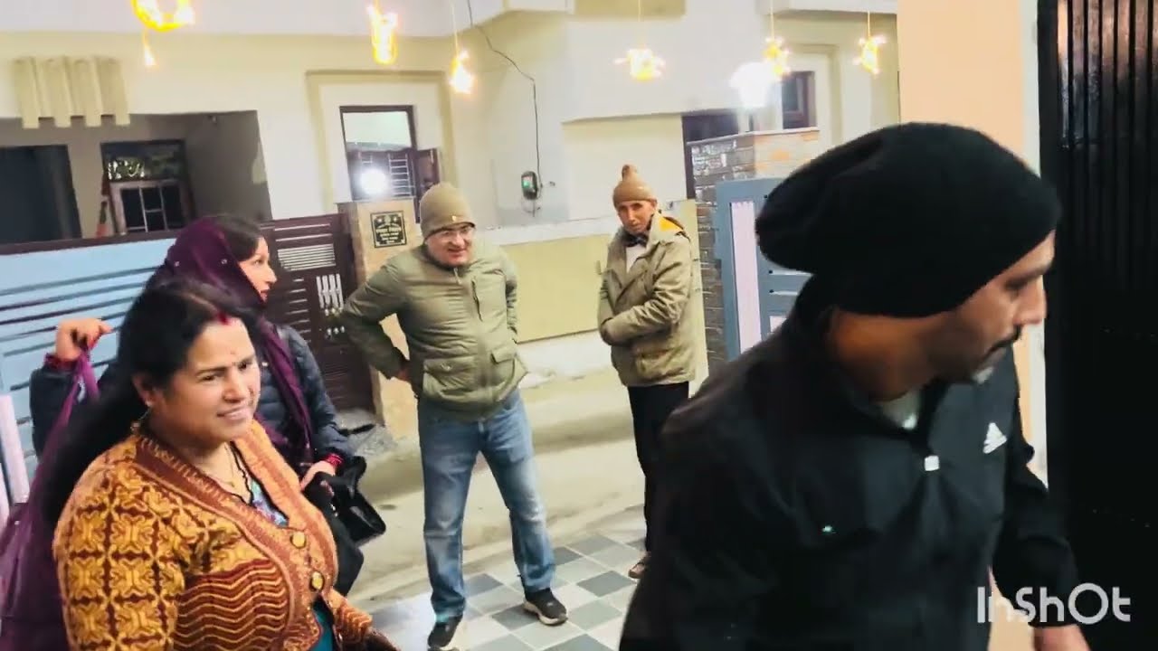 “यहाँ नए घर के गृह प्रवेश की तैयारियाँ चल रही हैं