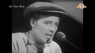 Gilbert O&#39;Sullivan : &quot;Alone Again (Naturally)&quot; (1972) • Unofficial Music Video • HQ Audio • Lyrics