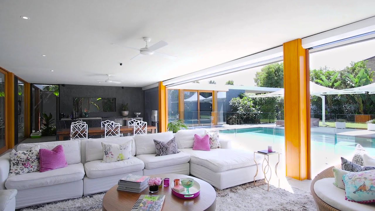 Surfers Paradise, 33 Vespa Crescent