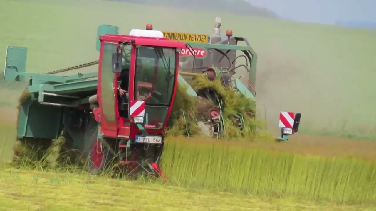 - Impressionnante machine en action : la récolte du lin -