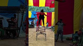 ভাইরাল সুন্দরী কাকুলীর অবিশ্বাস্য টেবিল রোলার ব্যালেন্স খেলা
