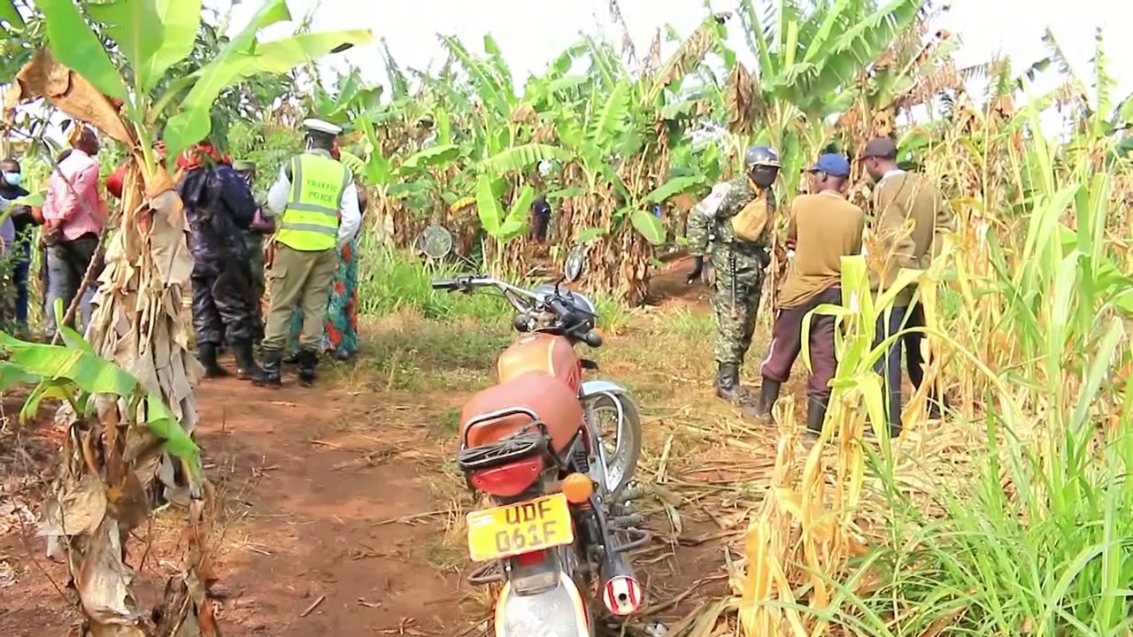 Poliisi ekutte abavubuka munaana.Baawamba ne batta abaana babiri ne babaziika mu kaabuyonjo.