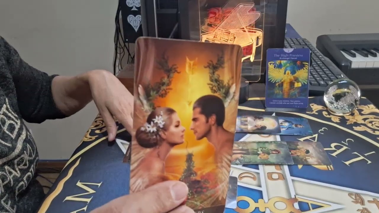 Aquário ♒️ Qual o sentimento dessa pessoa por você?💛💛#signoaquario 