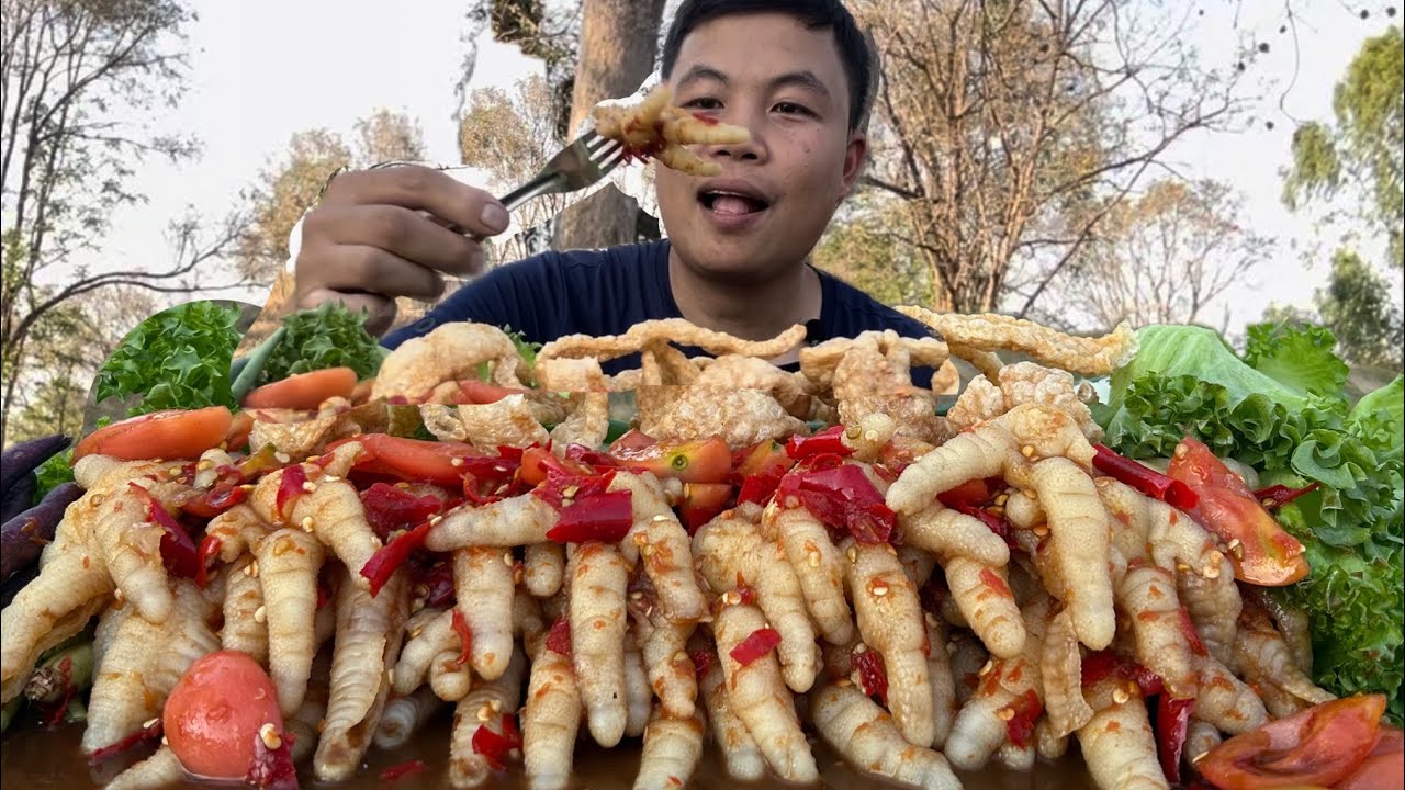 ตำตีนไก่เล็บมือนางเผ็ดๆนัวน้ำปลาร้า♨️แกล้มแคบหมูอร่อยแซ่บหลายเด้อ😋😋😋