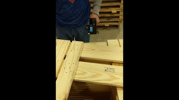 Meenjet M6 Handheld Printer Coding on Wooden Pallets