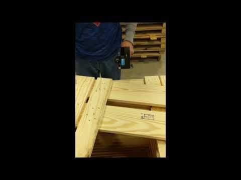 Meenjet M6 Handheld Printer Coding on Wooden Pallets