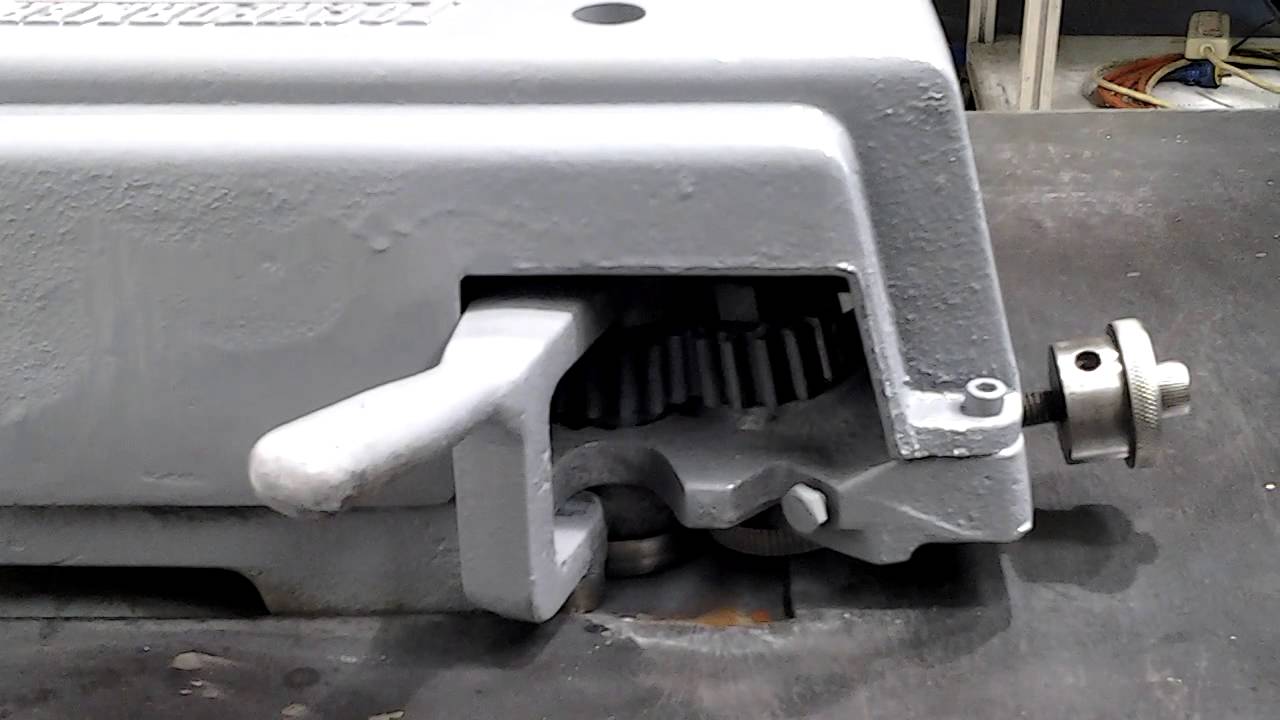 Lockformer auto guide power flanger hvac sheet metal roll former - YouTube