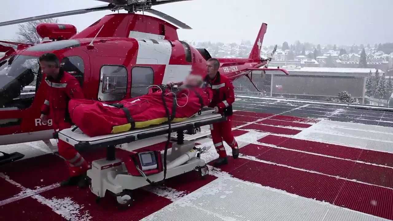 Rega Auf Einsatz Mit Dem Rettungssanitater Youtube