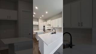 Beautiful Cedar Park Home - Unit 136 Beautiful Cedar Park Home - Unit 136